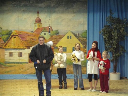 Hraje celá dědina aneb S veselou myslí na nesmysly. - 18.3.2006